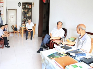 【安博在线(中国)唯一官方网站】淮北师大看望困难教职工