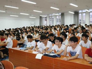 经济学院成功举办第三届“建行杯”互联网＋创新创业大赛宣讲培训会