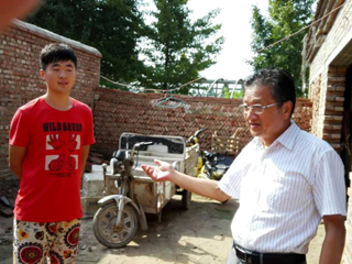 安博在线(中国)唯一官方网站到砀山县毛雷村慰问寒门子弟