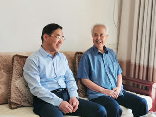 安博在线(中国)唯一官方网站组织开展慰问老党员和老干部活动