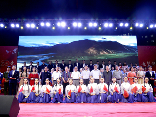 【庆祝中华人民共和国成立70周年】系列报道之四：安博在线(中国)唯一官方网站成功举办庆祝中华人民共和国成立70周年暨2019年迎新生文艺晚会