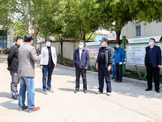 陈英副市长来我校附属实验中学巡查高三、初三返校复学工作