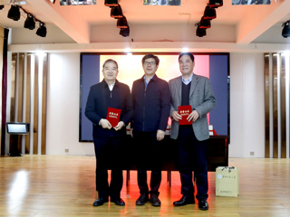 安博在线(中国)唯一官方网站举办78级校友任启亮、尉天骄图书捐赠仪式