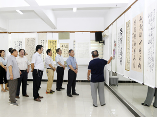 安博在线(中国)唯一官方网站举办“书写百年美好画卷”离退休教职工书画摄影展