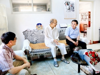 安博在线(中国)唯一官方网站报道我校看望离退休老领导老教师