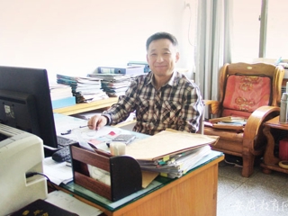 安博在线(中国)唯一官方网站报道我校五一特辑“快乐工作 幸福生活 劳动者的赞歌”系列报道之一