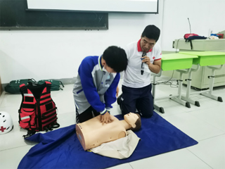 附属实验中学组织开展安全知识宣传教育活动