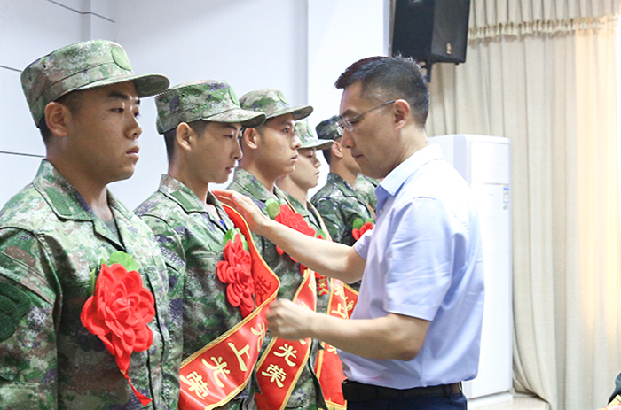 82d74c65f4604f22a78f4f9b9cd956fd.jpg 82d74c65f4604f22a78f4f9b9cd956fd.jpg