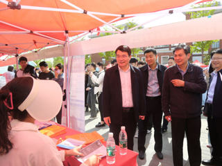 “春暖皖江”2024安徽共青团组织服务青年就业招聘会在我校举办