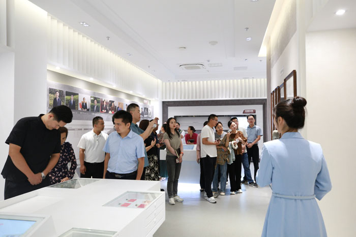 74b533432c5e46b5942397d9f1053635.jpg 74b533432c5e46b5942397d9f1053635.jpg