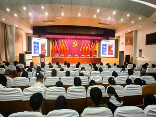 安博在线(中国)唯一官方网站组织大学生义务消防员消防安全知识培训与疏散逃生灭火演练