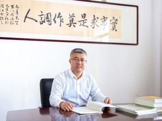 【校友风采】江苏省江阴高级中学党委书记、正高级教师--马维林